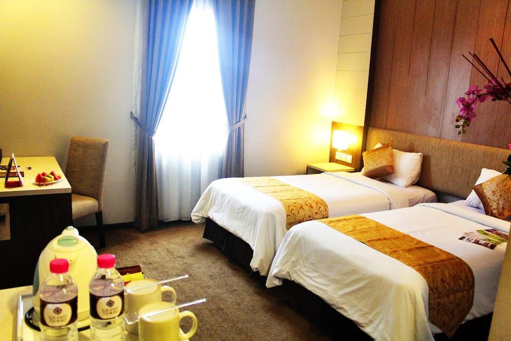 Tjokro Hotel Klaten Екстериор снимка