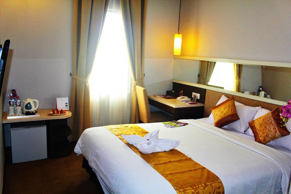 Tjokro Hotel Klaten Екстериор снимка