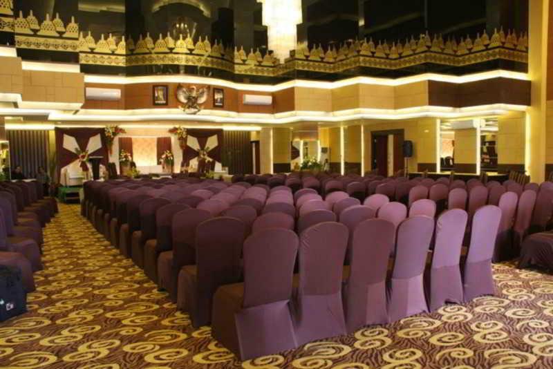 Tjokro Hotel Klaten Екстериор снимка