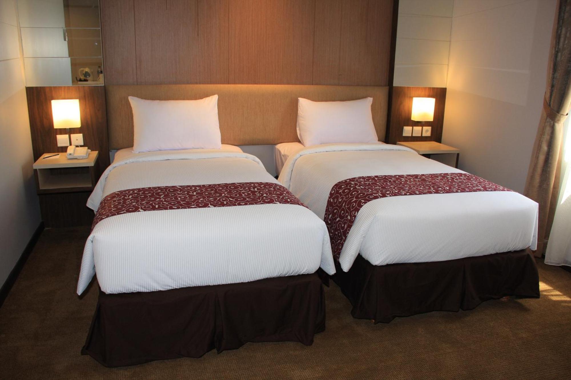 Tjokro Hotel Klaten Екстериор снимка