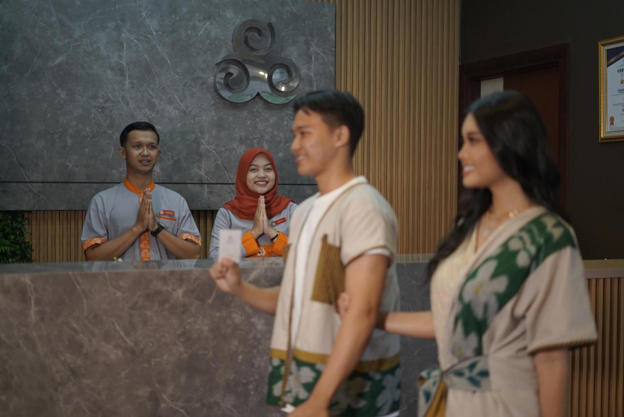 Tjokro Hotel Klaten Екстериор снимка