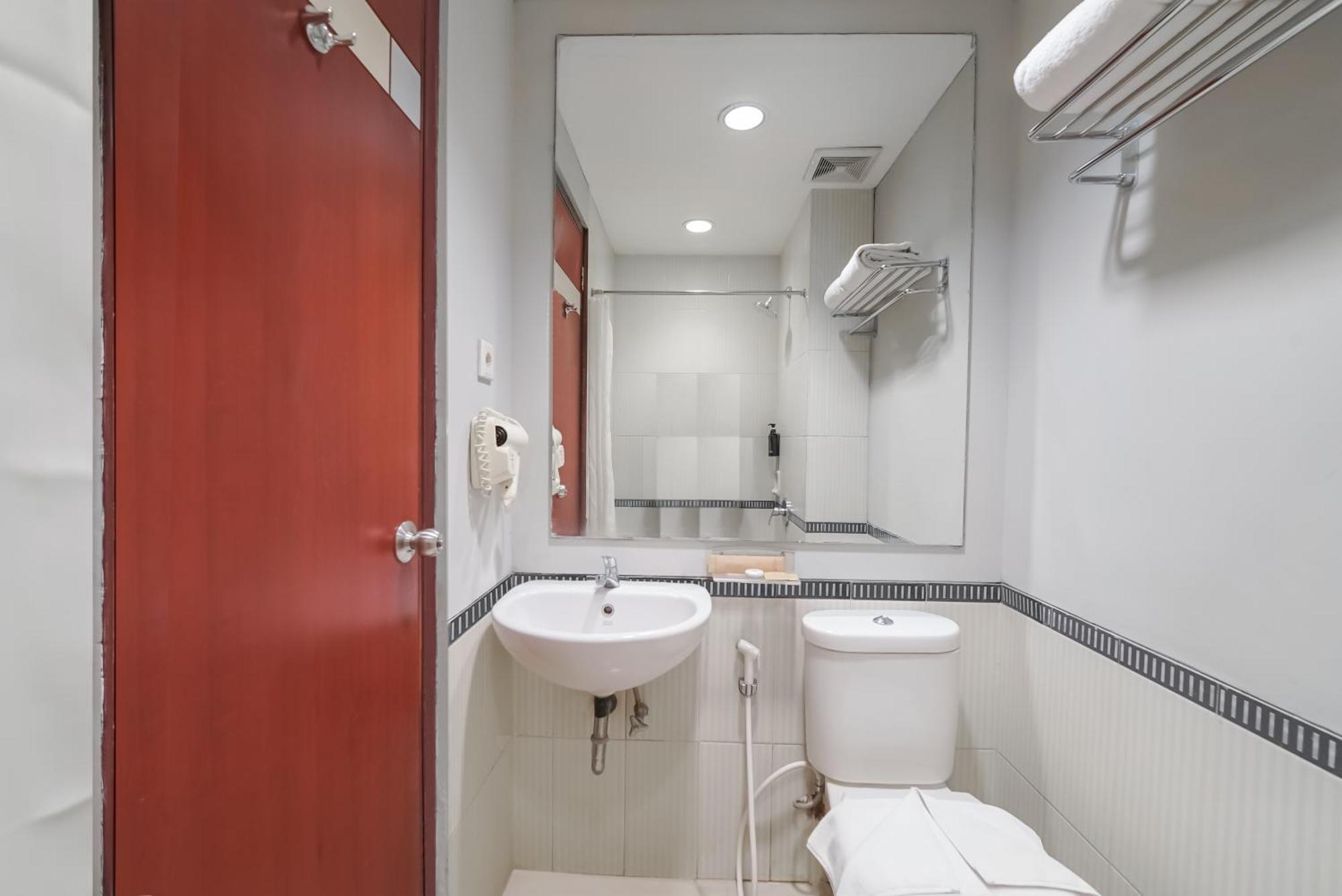 Tjokro Hotel Klaten Екстериор снимка