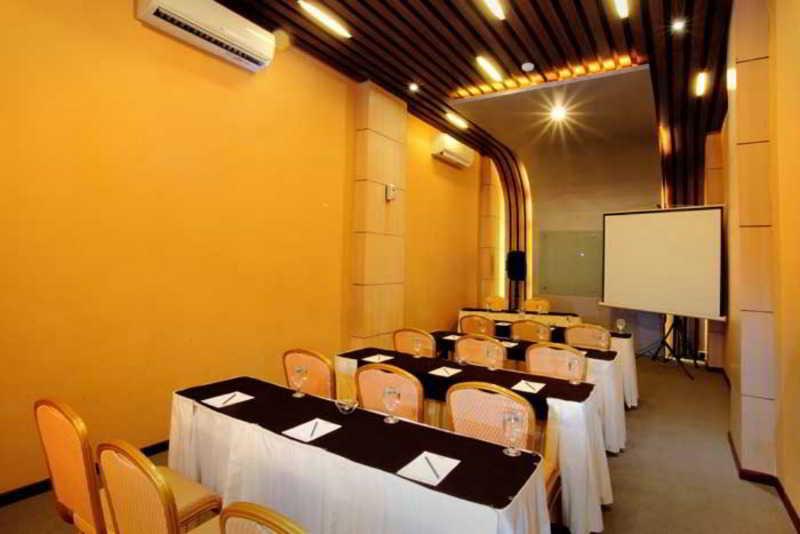 Tjokro Hotel Klaten Екстериор снимка